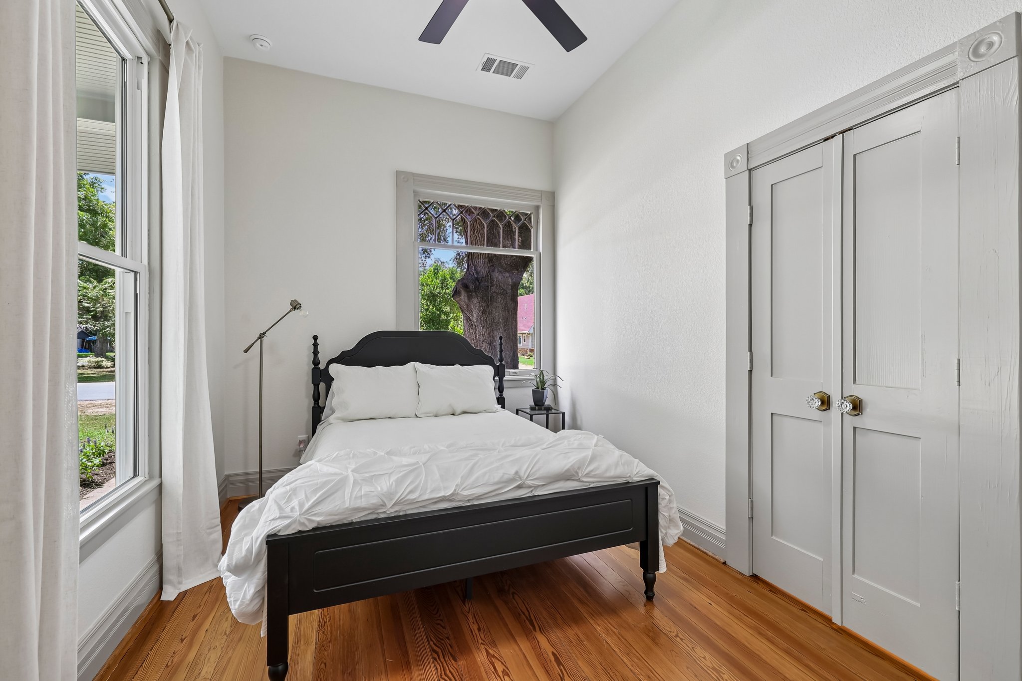Short St-S0907-035.jpg