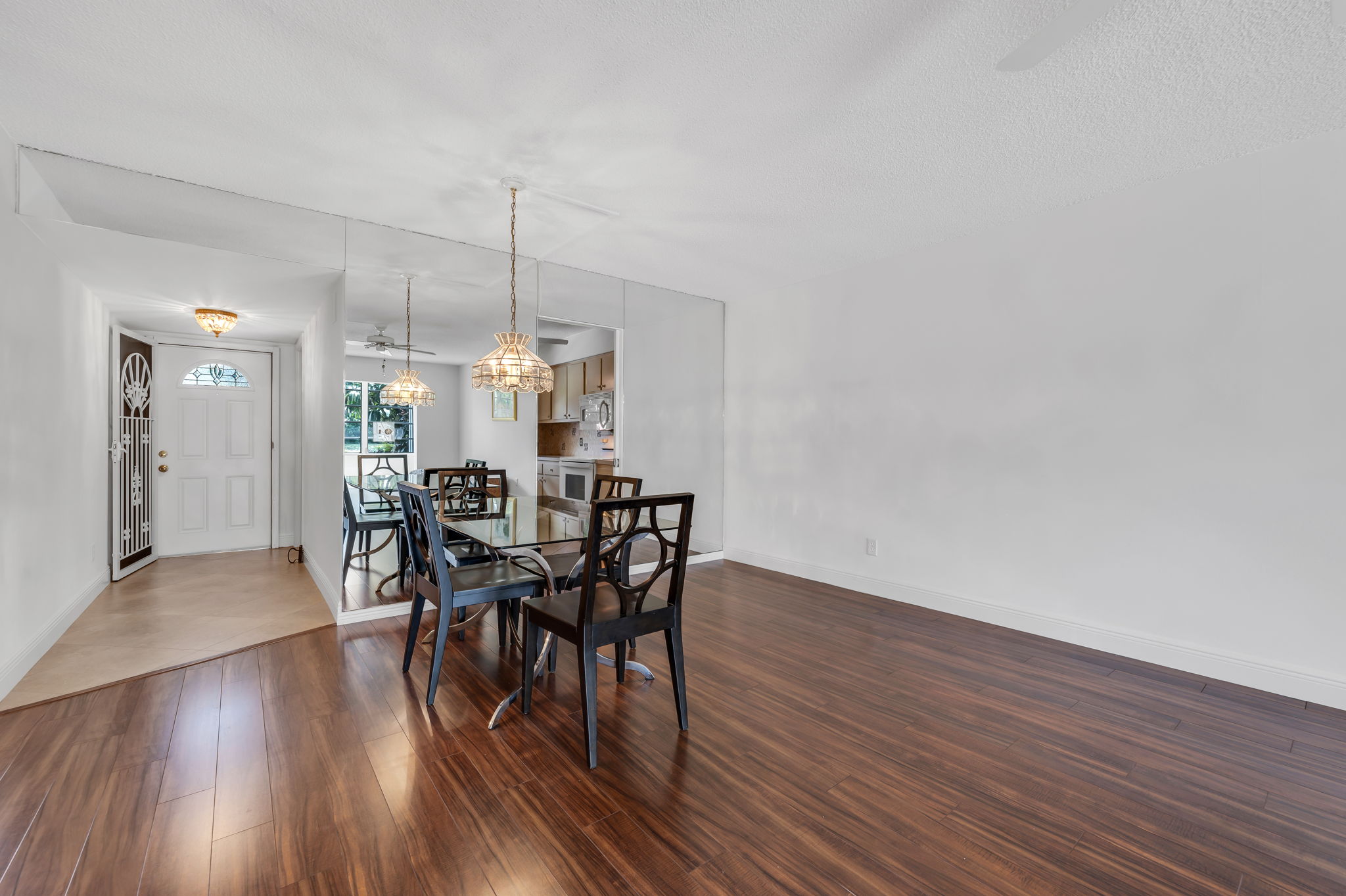 Dining - Foyer