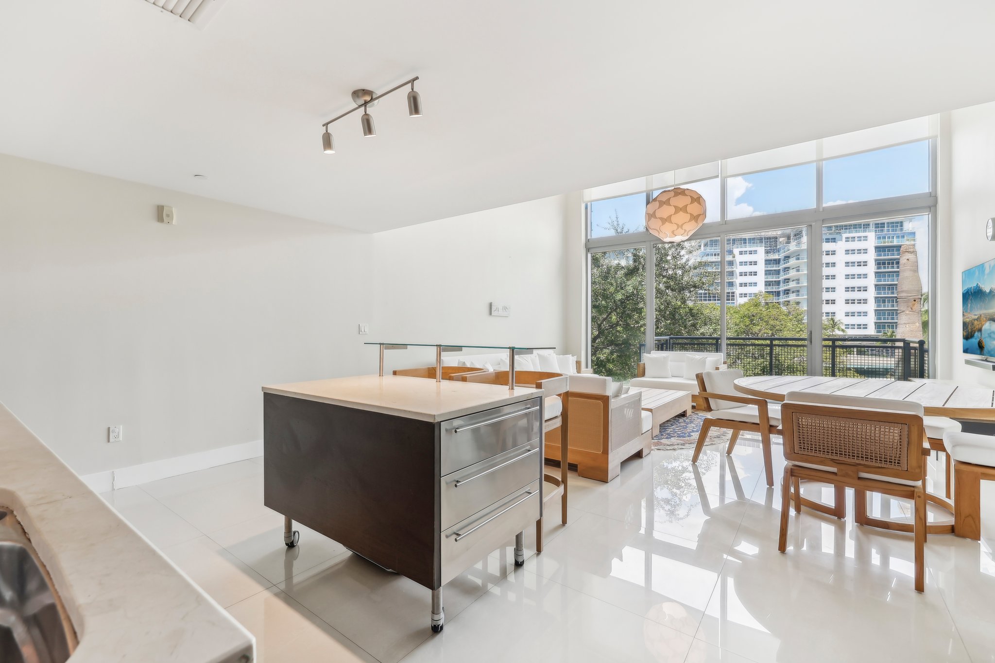 Collins Ave 306-014.jpg