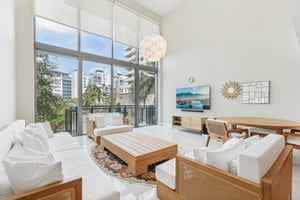 Collins Ave 306-004.jpg