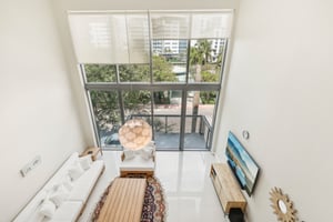 Collins Ave 306-009.jpg
