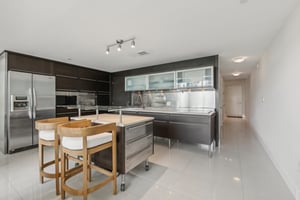 Collins Ave 306-010.jpg