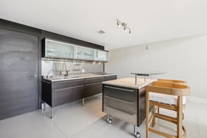 Collins Ave 306-011.jpg