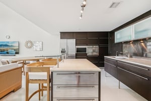 Collins Ave 306-012.jpg