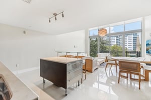 Collins Ave 306-014.jpg