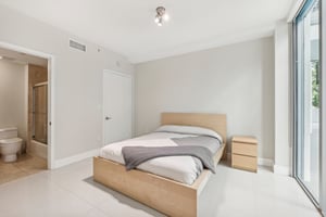 Collins Ave 306-017.jpg