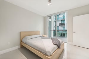 Collins Ave 306-018.jpg