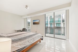 Collins Ave 306-025.jpg