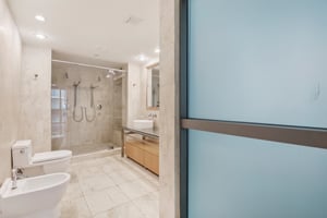 Collins Ave 306-028.jpg