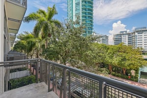 Collins Ave 306-031.jpg