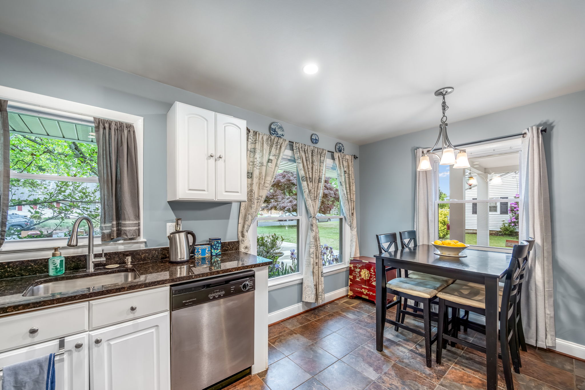 Updated eat-in kitchen