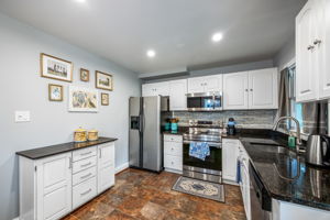 Updated eat-in kitchen