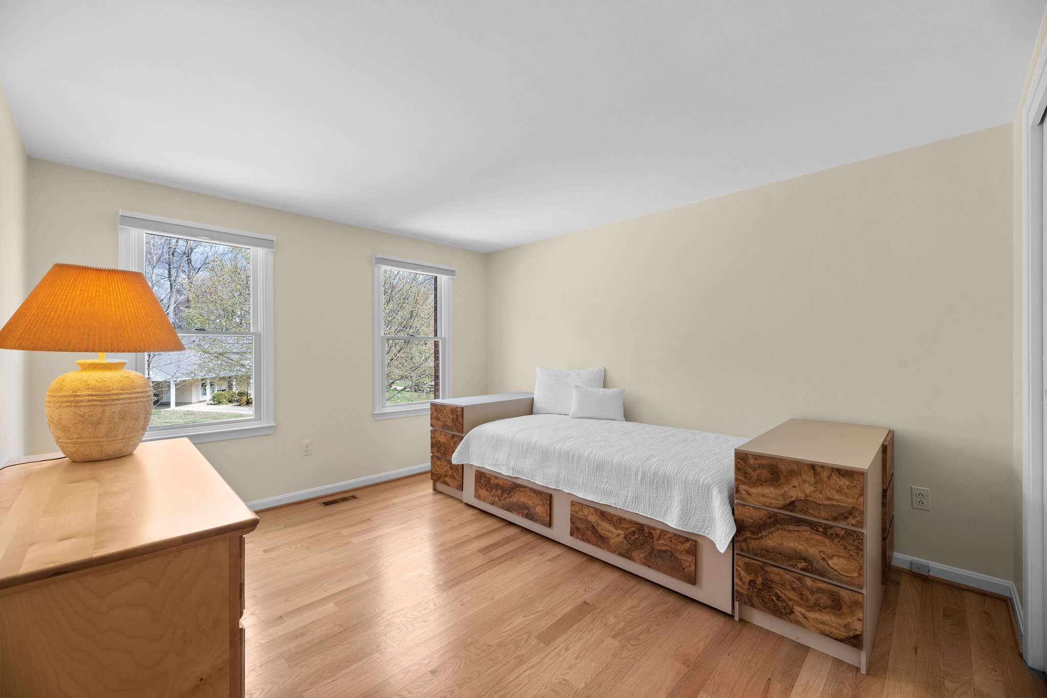 39. Upper bedroom.jpg