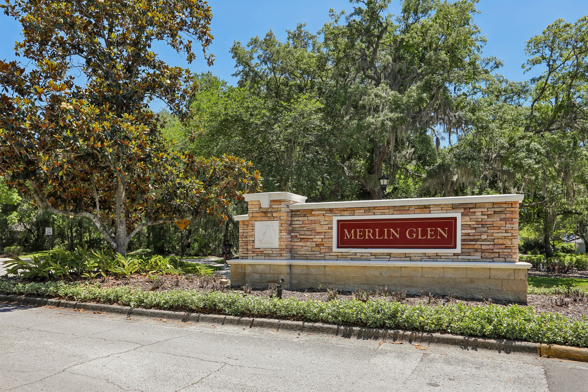 Merlinwood Dr-0805-901.jpg