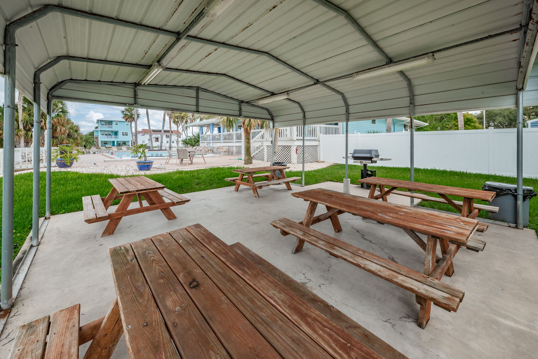23-Gulf Landings Clubhouse Picnic Area