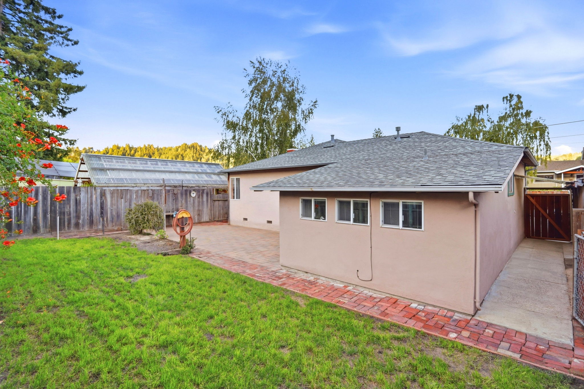 037_F8_6005 Valley Dr