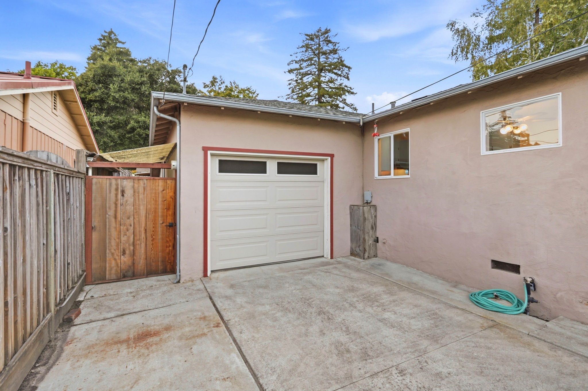 039_F8_6005 Valley Dr