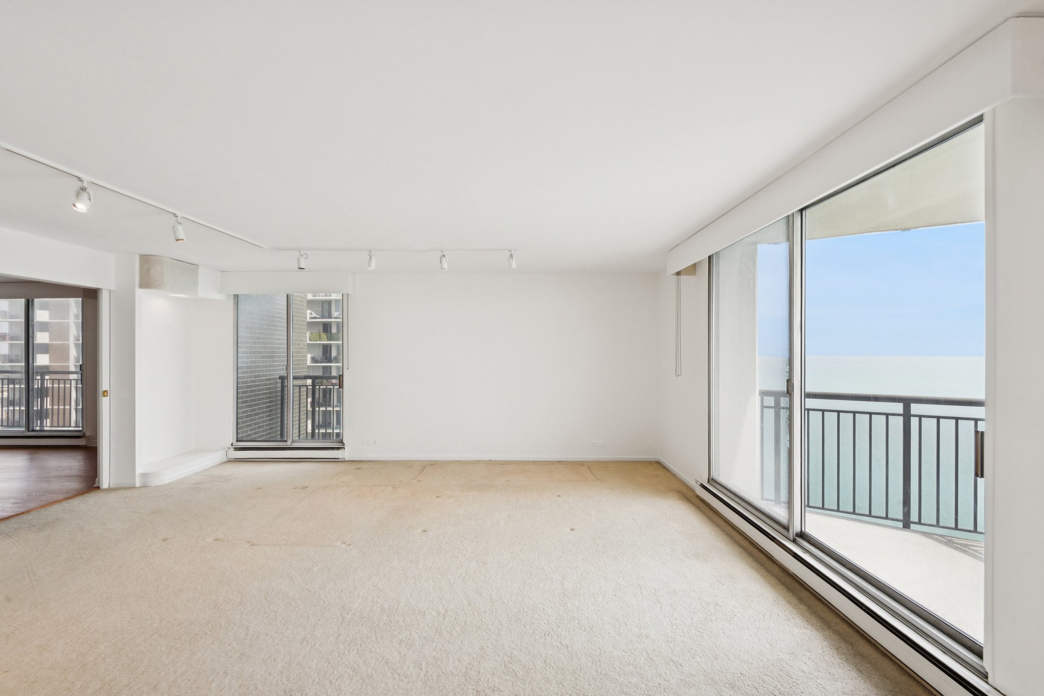 6007 N Sheridan Rd 27b_003.jpg