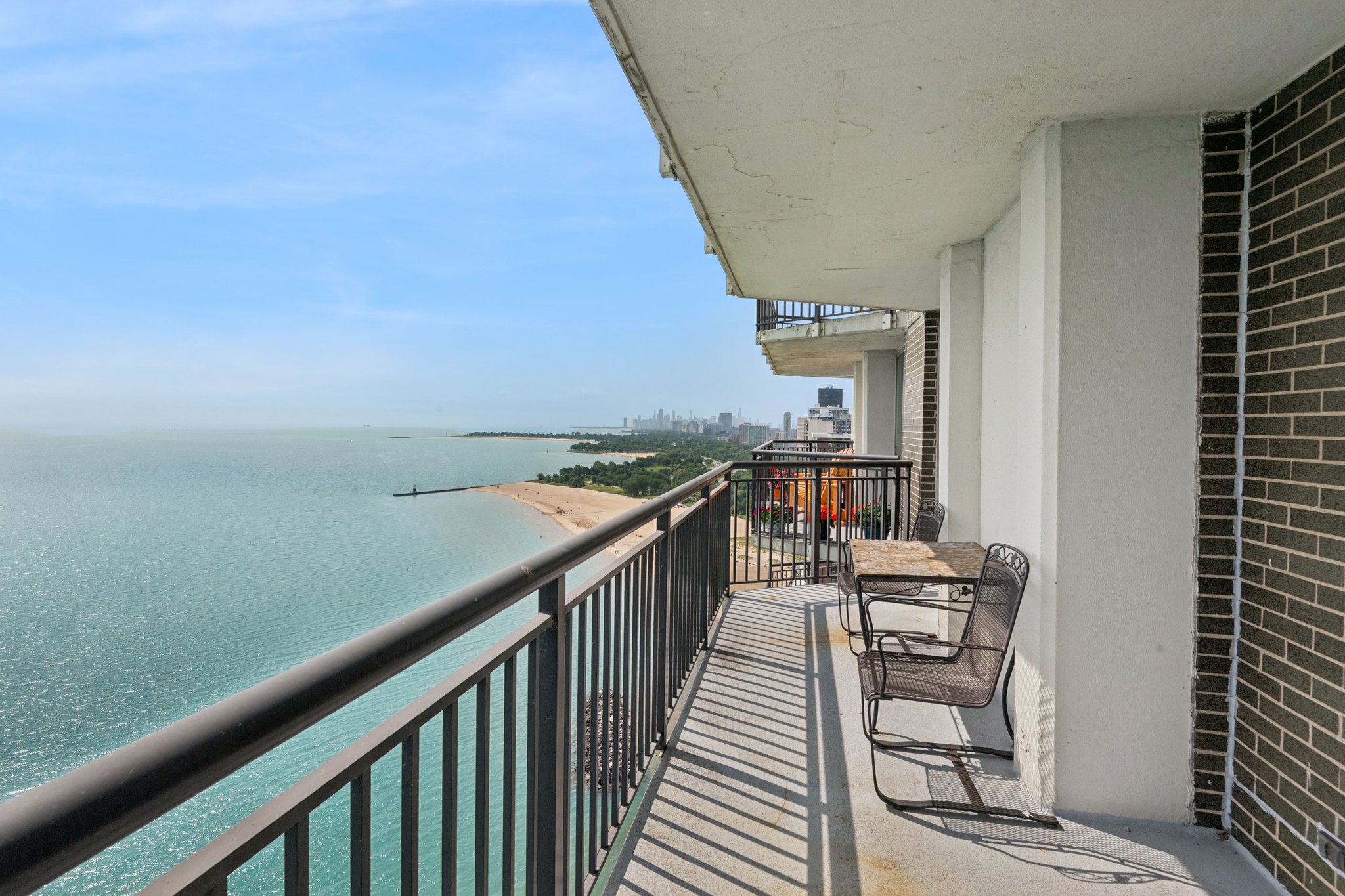 6007 N Sheridan Rd 27b_009.jpg