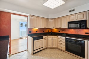 6007 N Sheridan Rd 27b_007.jpg