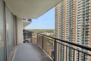 6007 N Sheridan Rd 27b_016.jpg