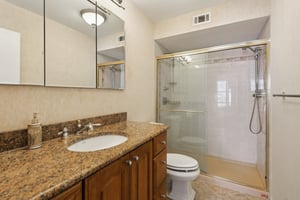 6007 N Sheridan Rd 27b_019.jpg