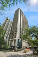 6007 N Sheridan Rd 27b_025.jpg