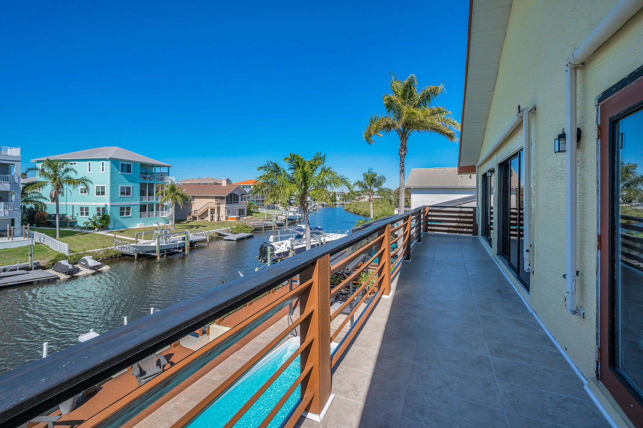 Upper Level Balcony5