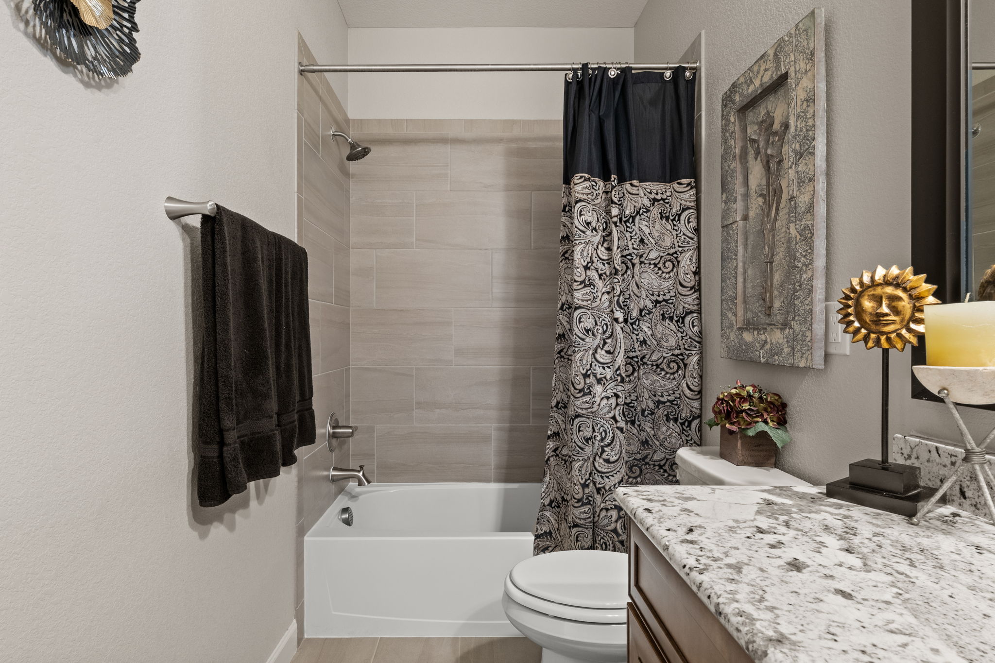 Main Floor Bath 5