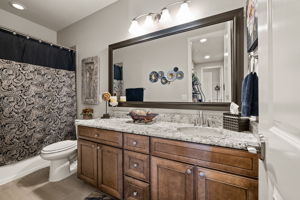 Main Floor Bath 4