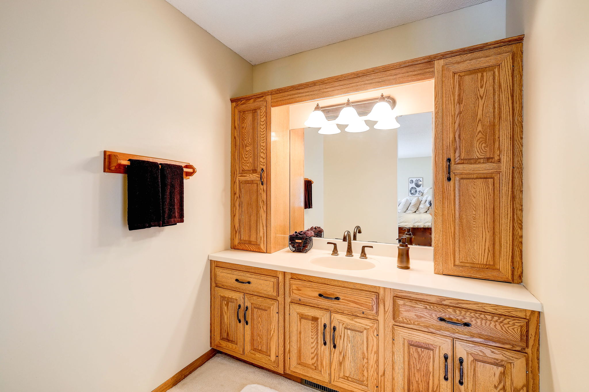 15 Ensuite bathroom