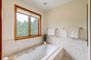 16 Ensuite bathroom