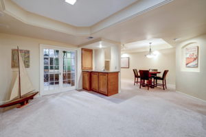 19 Bar and game room