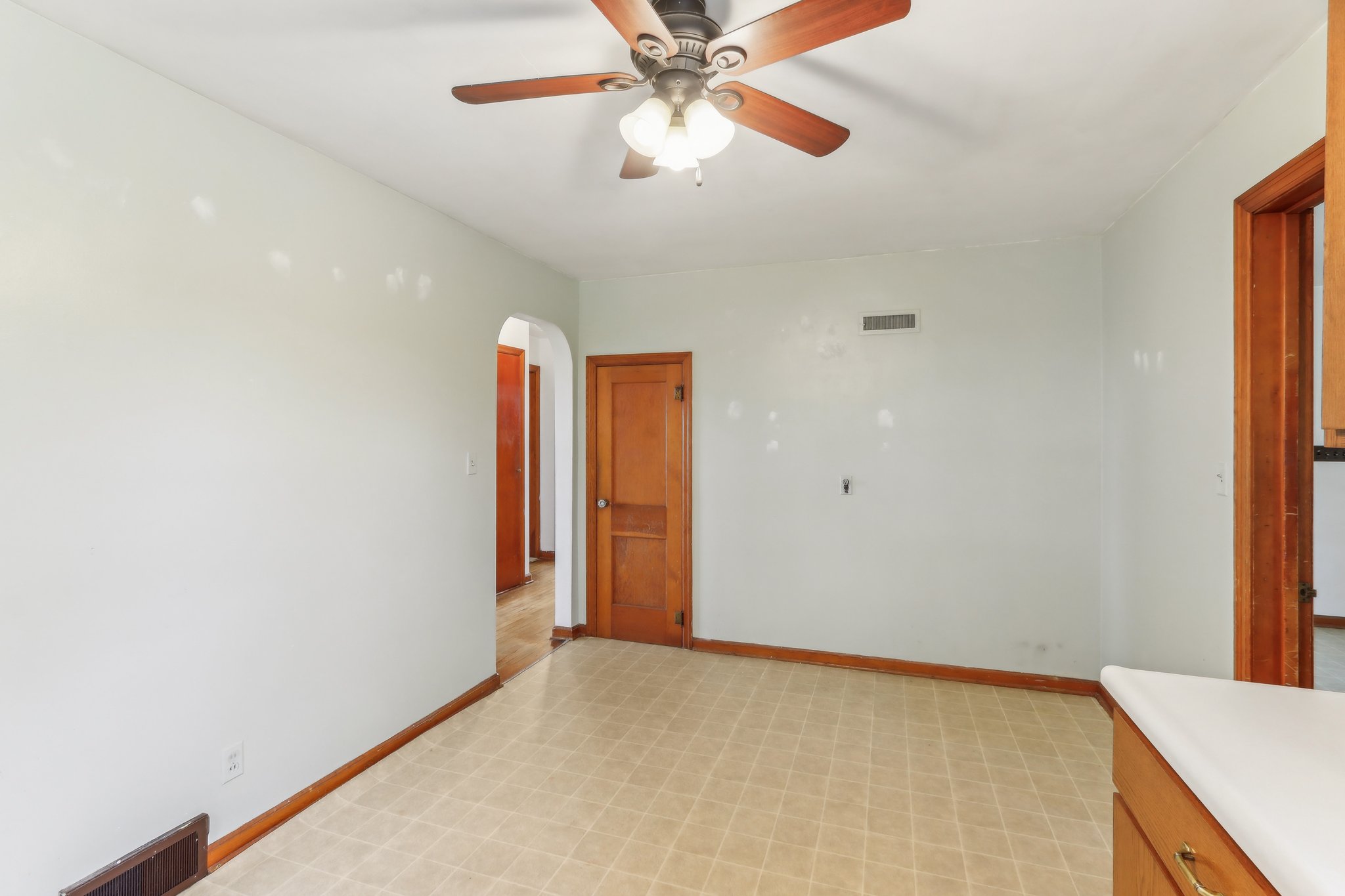 625 W-2205-011.jpg