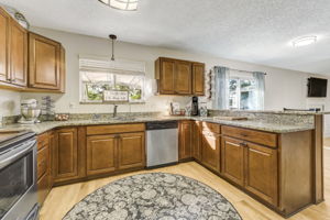 Kitchen/Breakfast Area