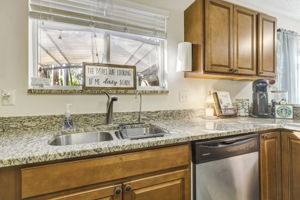 Kitchen/Breakfast Area