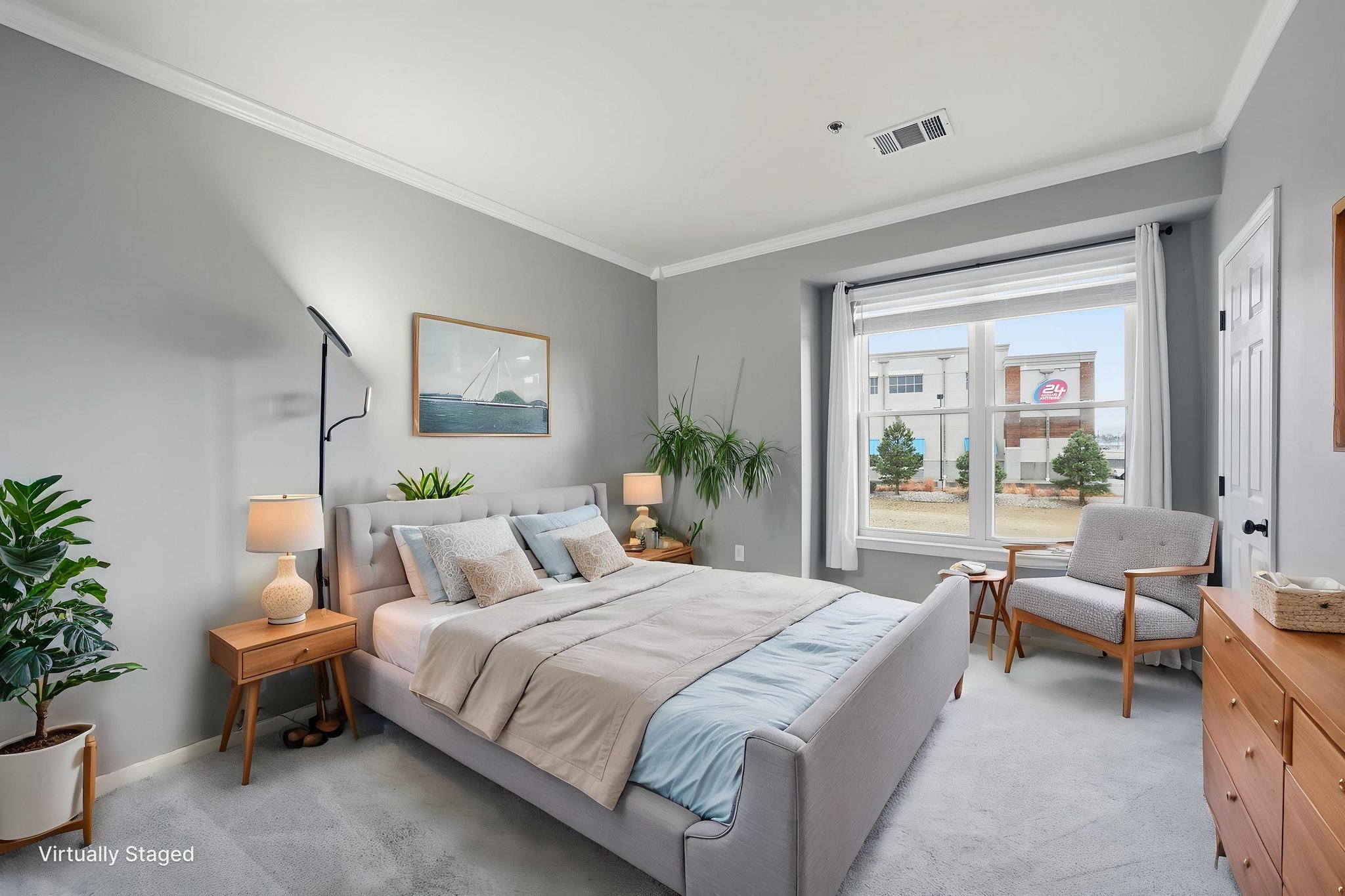 DSC02989 virtually staged.jpeg