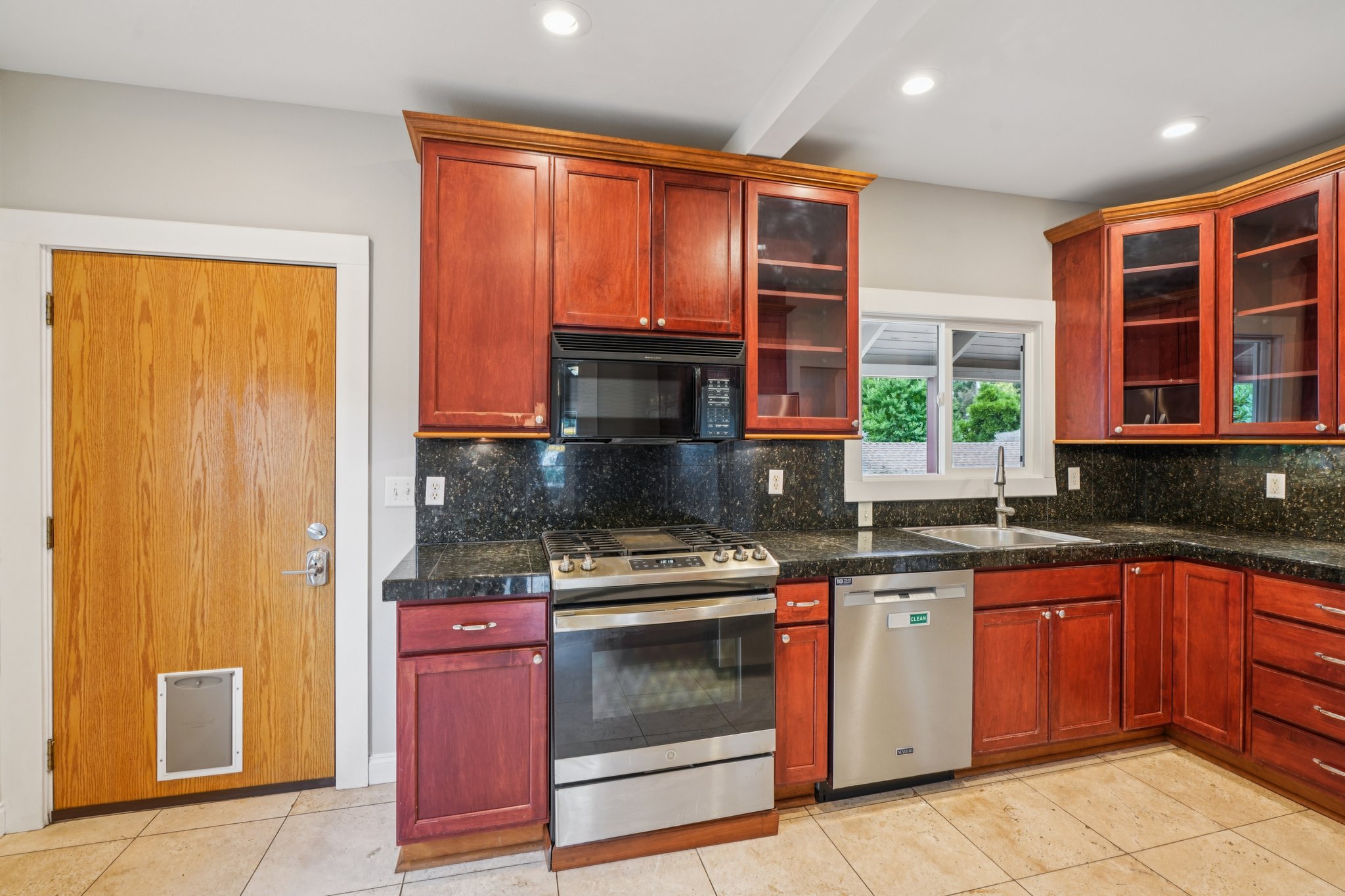 NE Milton St-S0708-017.jpg