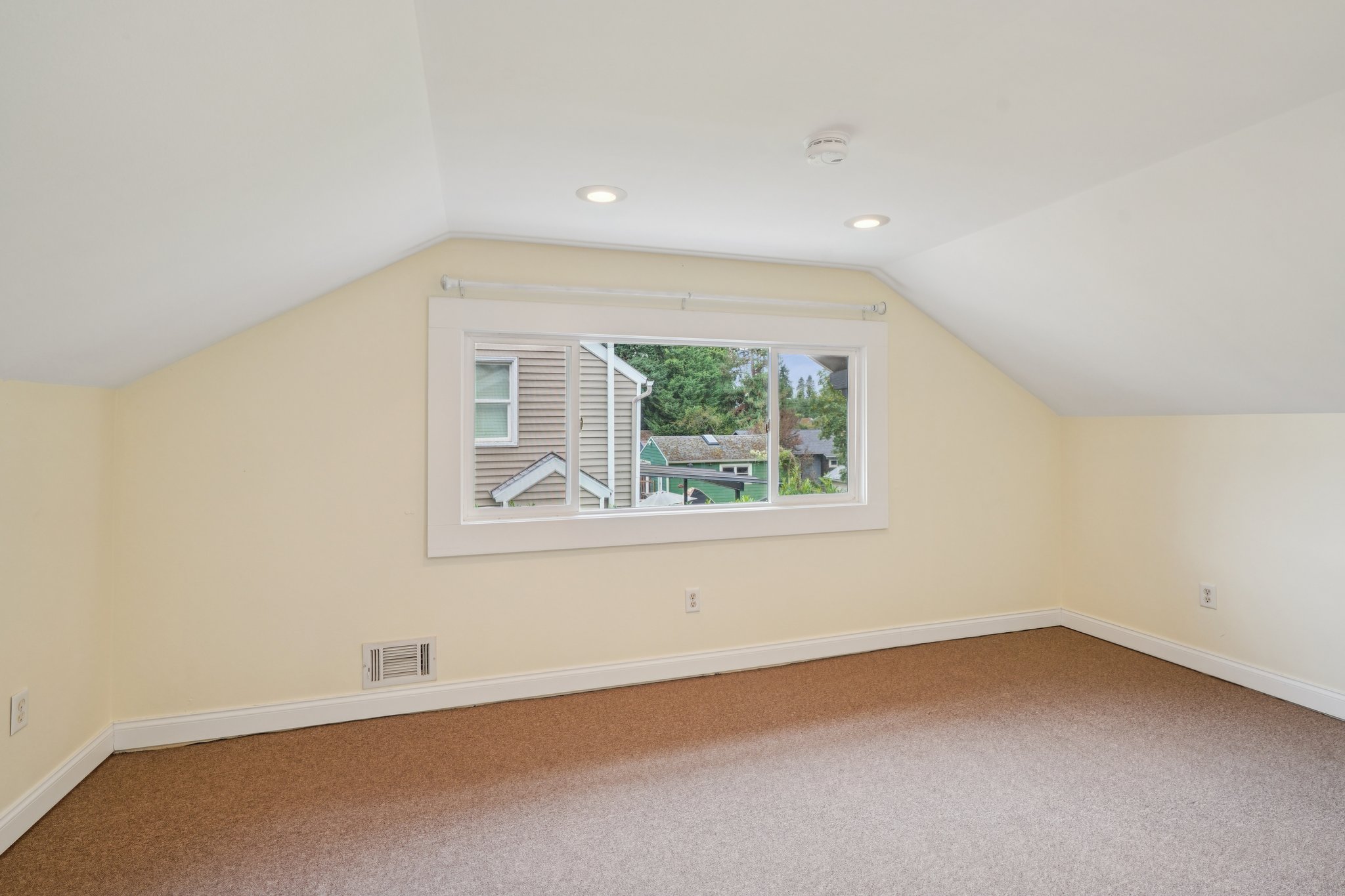 NE Milton St-S0708-023.jpg