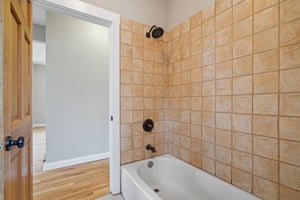 NE Milton St-S0708-031.jpg