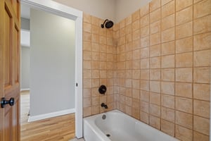 NE Milton St-S0708-032.jpg