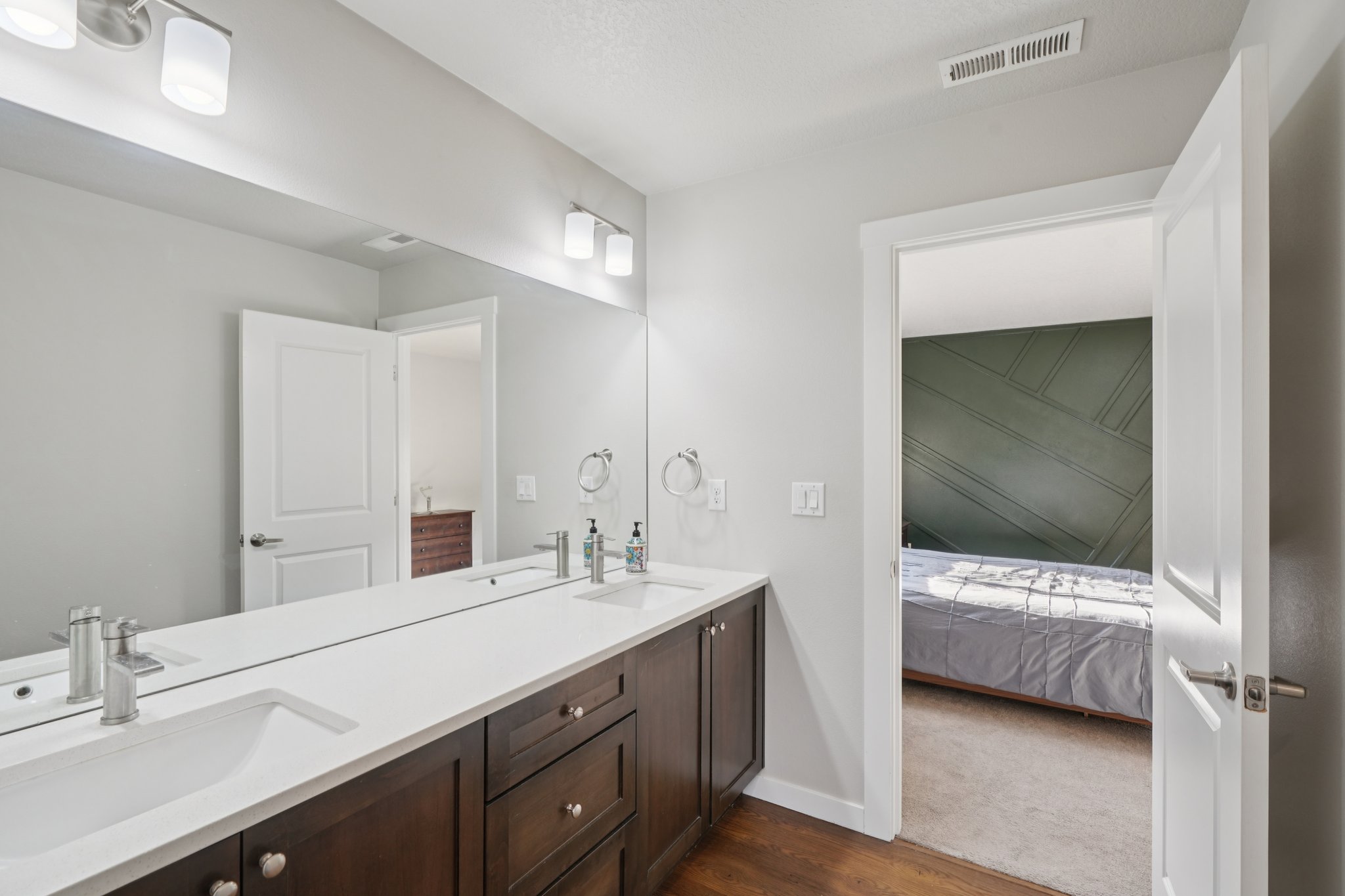 NE 55th Cir-S1001-033.jpg