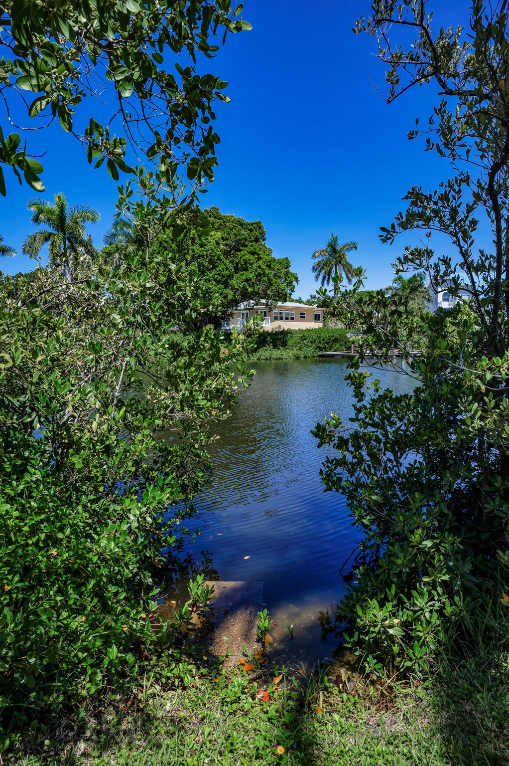 Front Exterior4 Water View