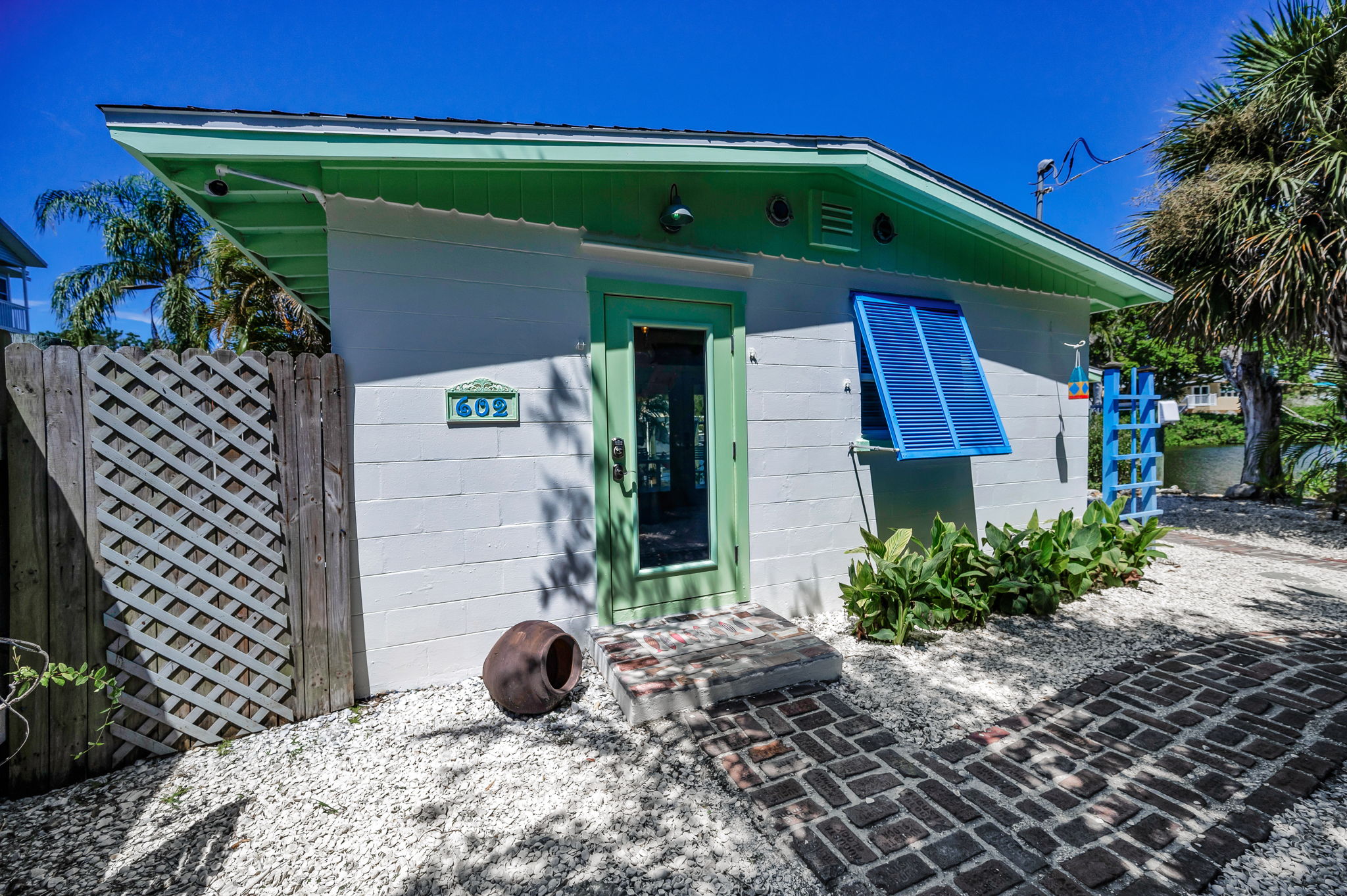 Front Exterior8
