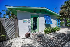 Front Exterior8