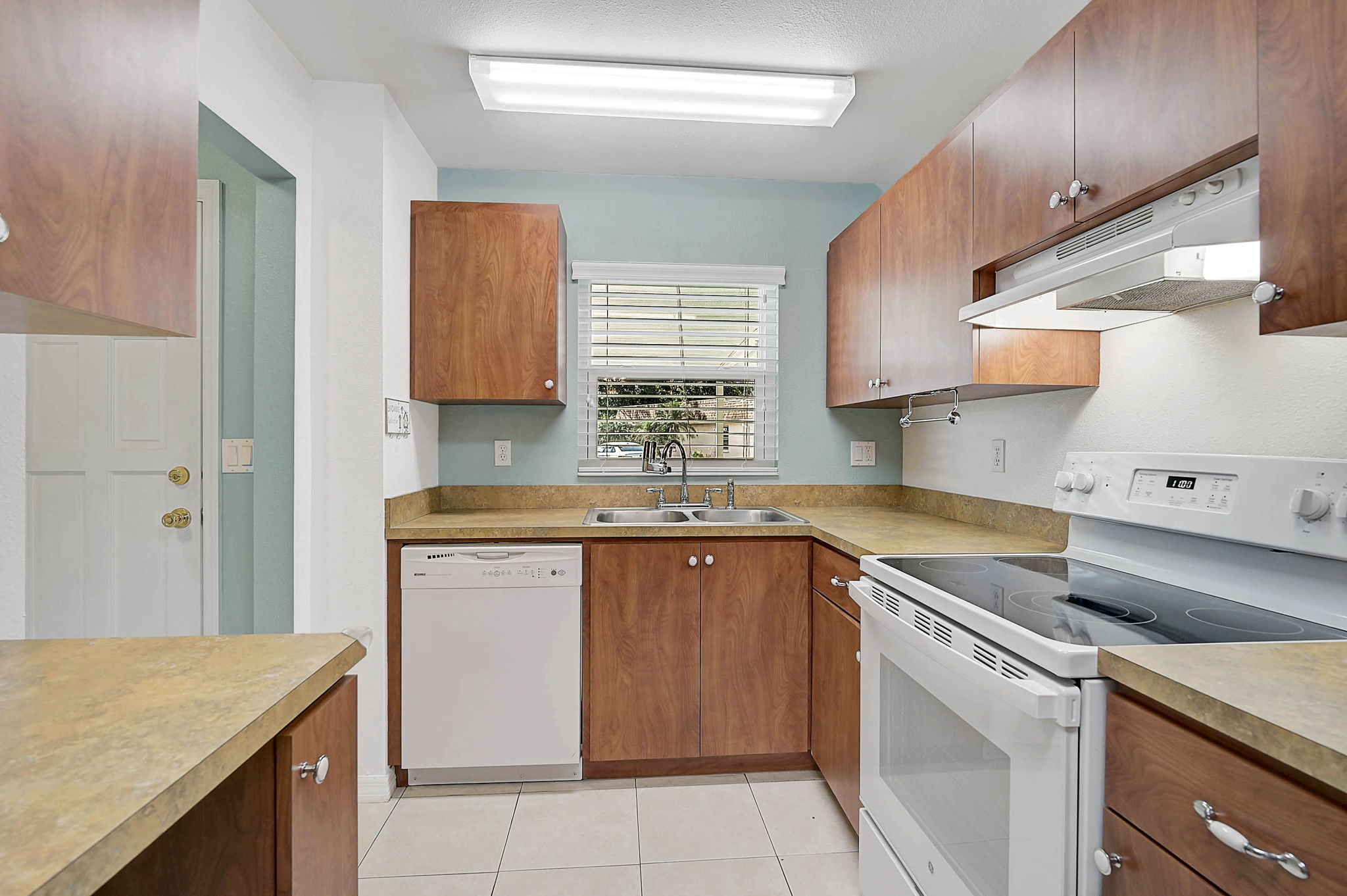 602 Park Cir-8