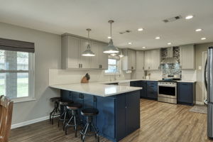 Kitchen/Breakfast Bar