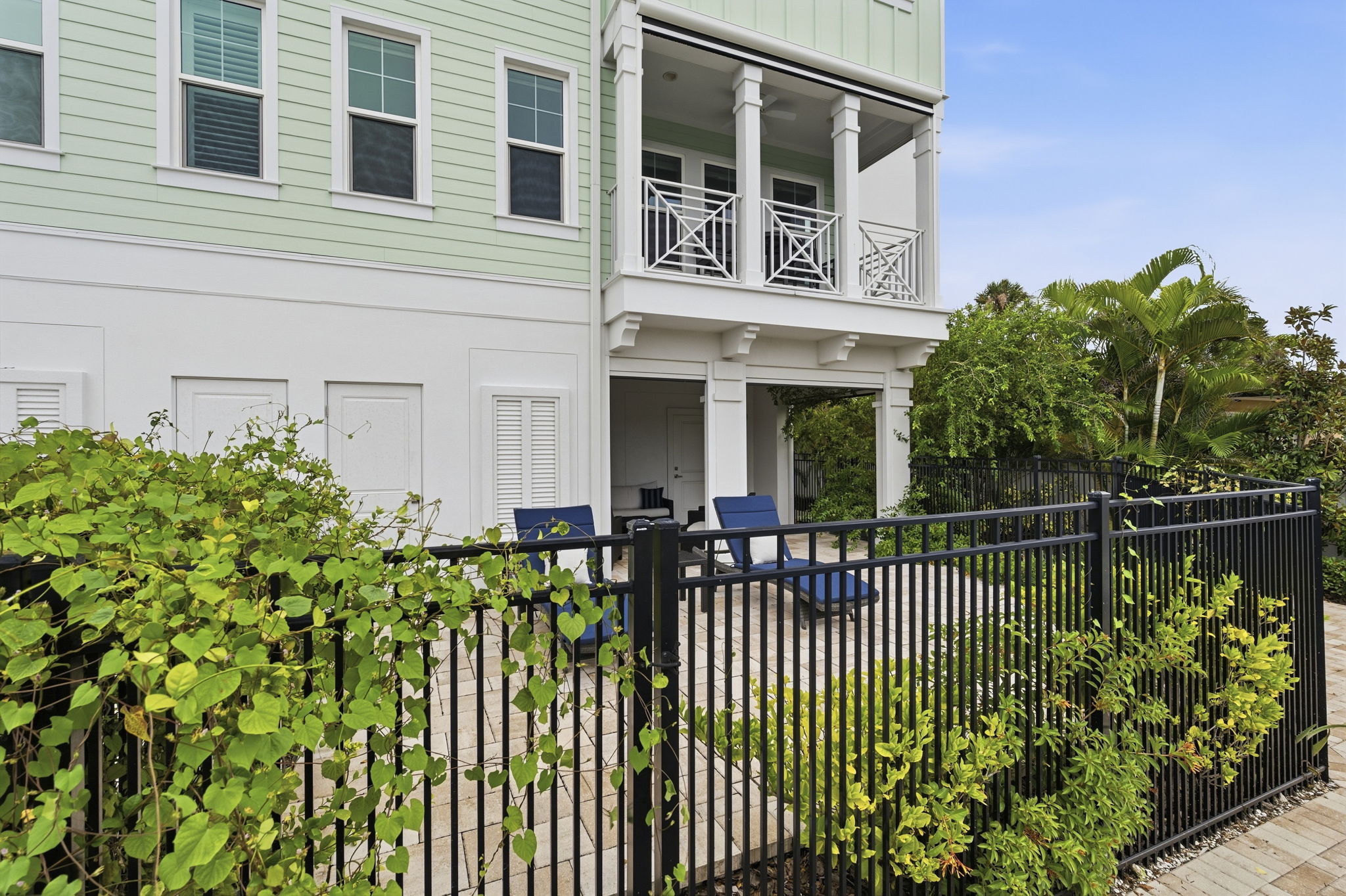 Rear Exteriors (13)