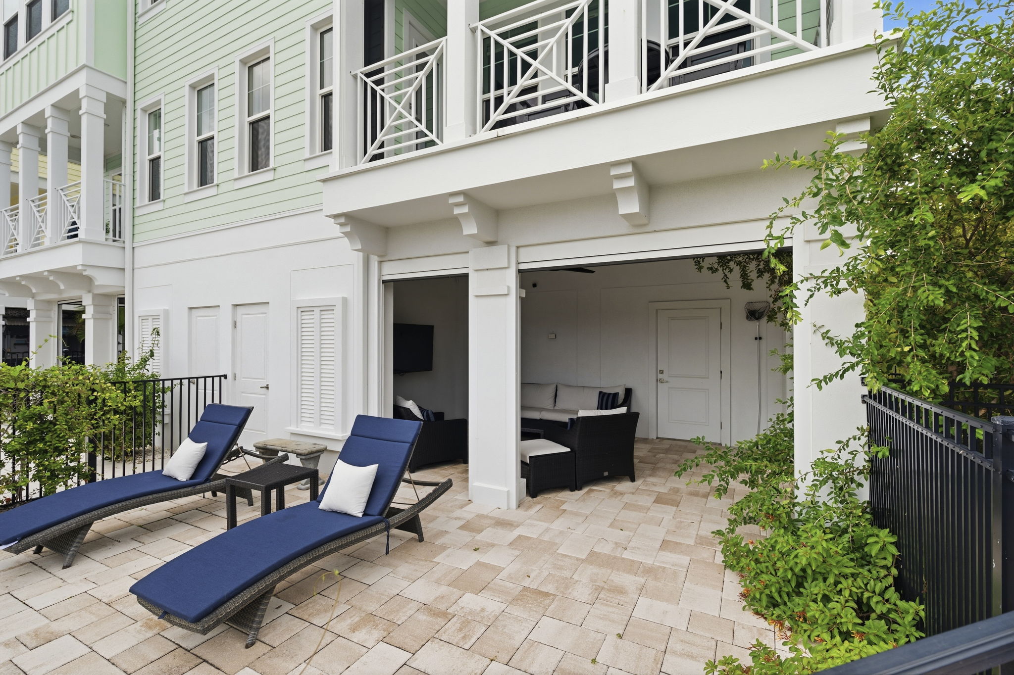 Rear Exteriors (15)