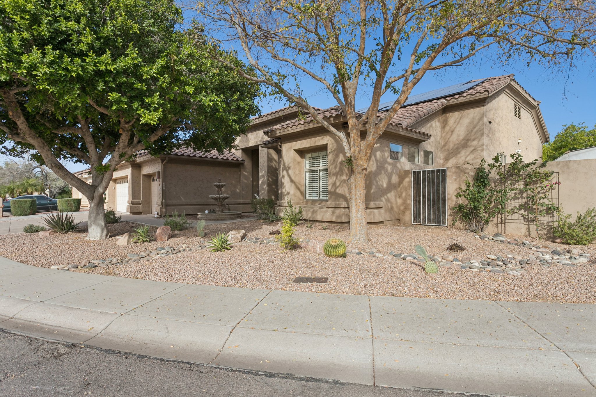 6020 E Hartford Ave - 002.jpg